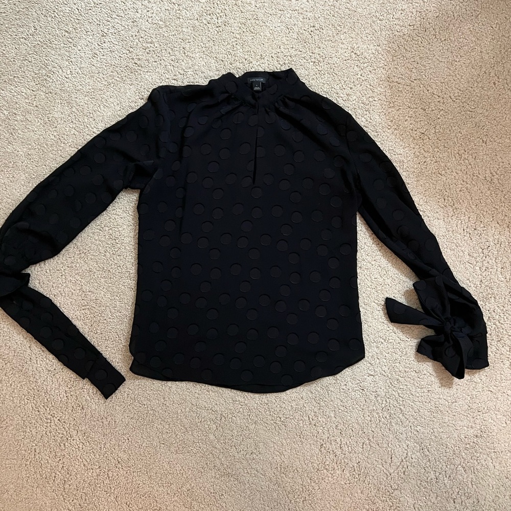 Ann Taylor. Small. Circle detailing. Bow around sleeves by wrists
